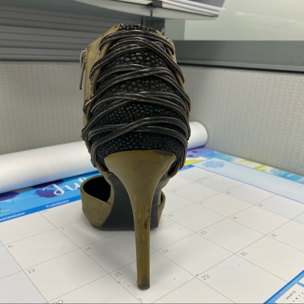 Heels - Picture 3 of 7
